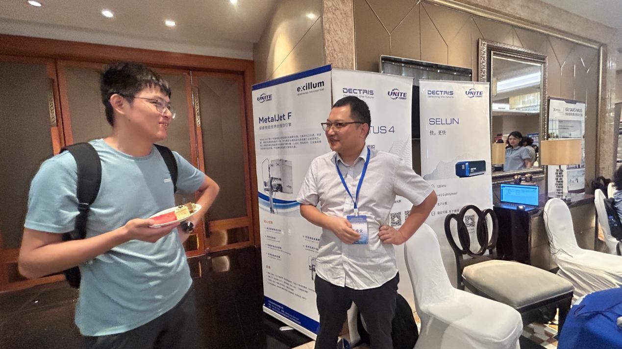 上海光源展会交流.jpg 上海光源展会交流.jpg